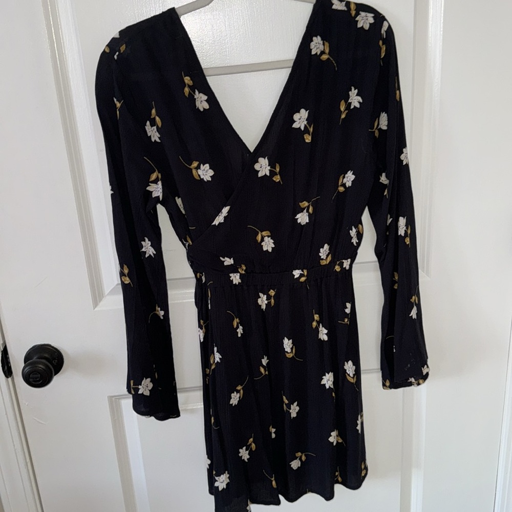 BILLABONG size medium wrap around dress, great condition